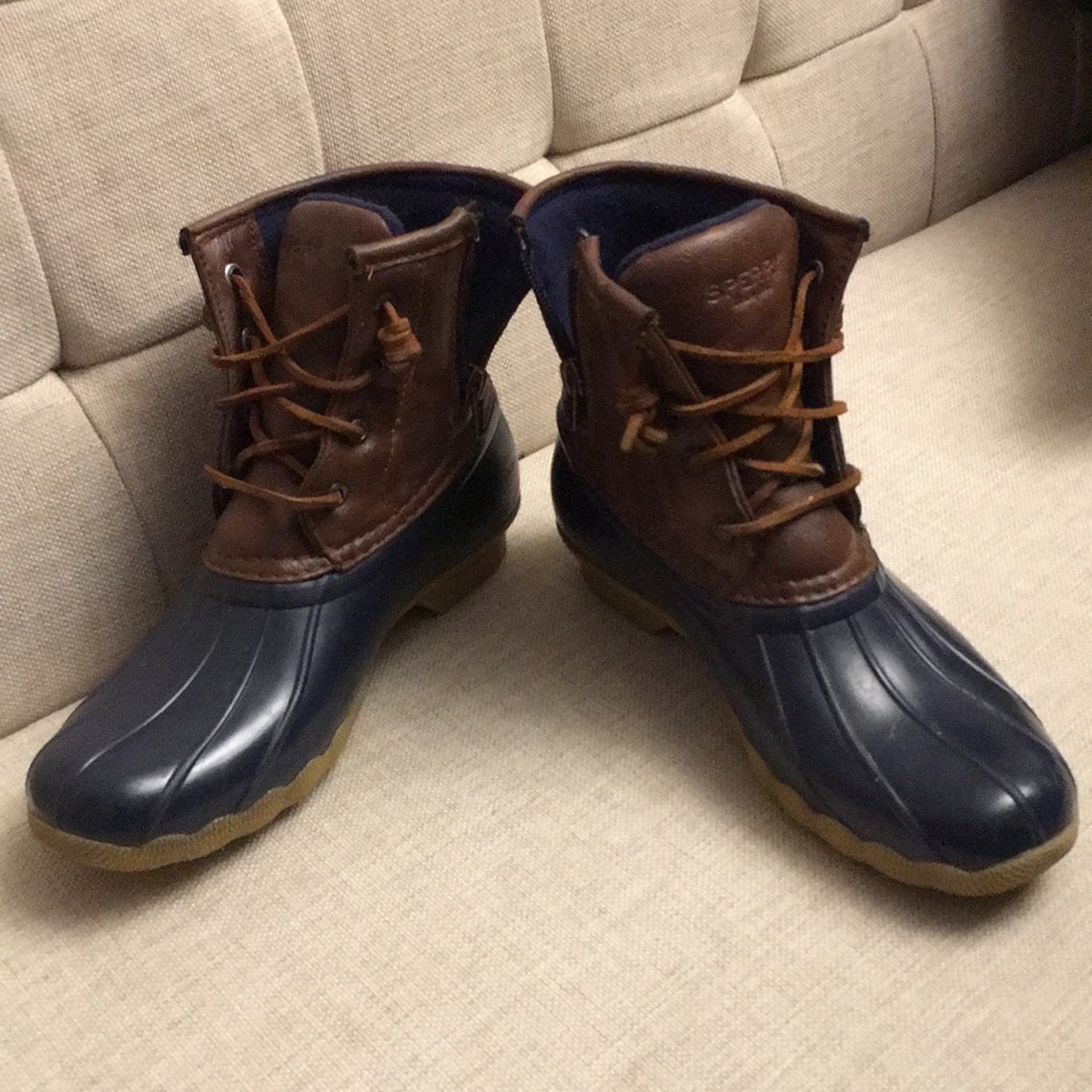 Sperry Thinsulate Navy and Tan duck boots.
